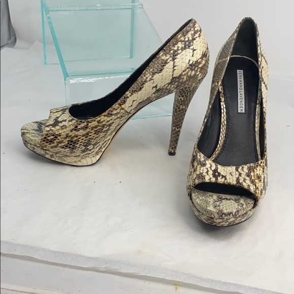 Vera Wang Lavender Sz 7.5M Selima Peep Toe Heels - Picture 1 of 13